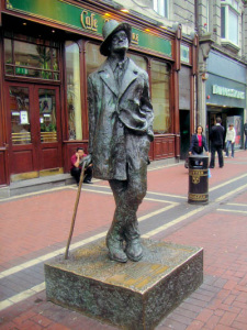 Άγαλμα του Τζόις στο Δουβλίνο.